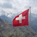 swissflag דגל שוויץ אדום מדם של המתנגדים הצרפתים, מתנופף מעל הרי מזרח צרפת.