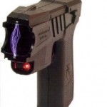 taser בשוקר חשמלי זה לא השתמשו סוכני המוסד, שלא הרגו את אל-מבחוח, שבכלל לא מת